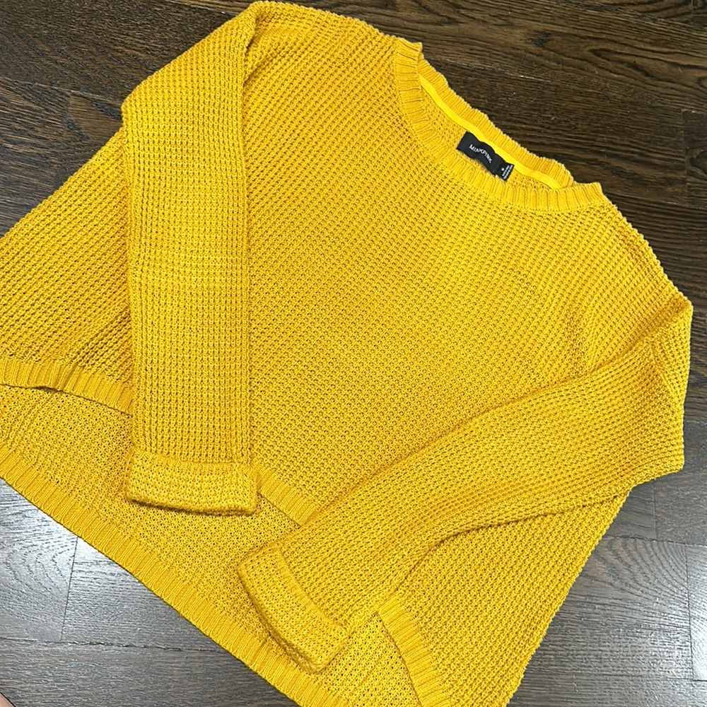 Sweater - medium - yellow